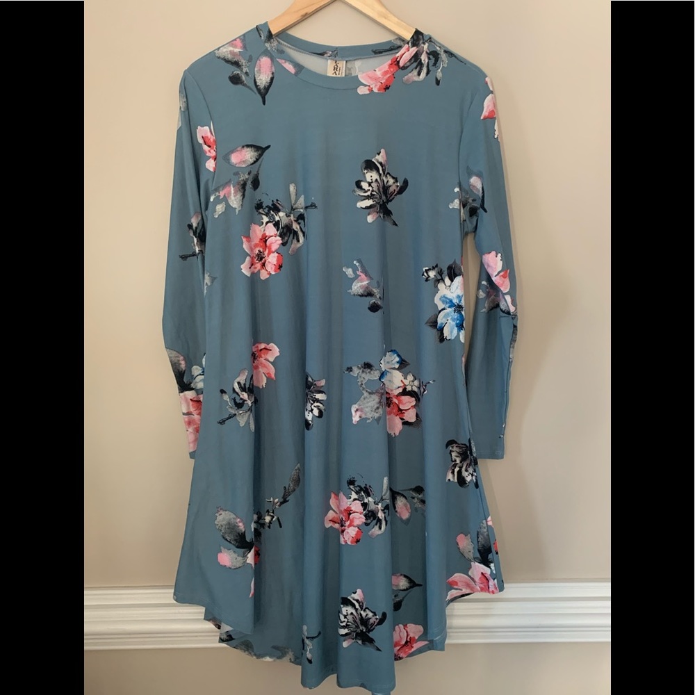 LARA FASHION mid-length floral dress. Large